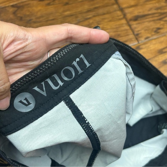 Vuori Men's peak board Shorts - Picture 4 of 4